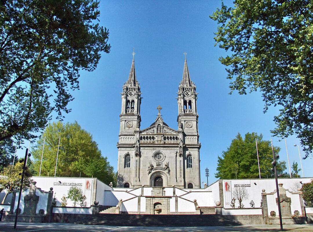 santuario_de_sao_torcato___portugal__39790543572_